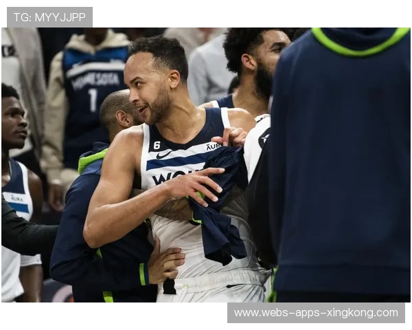 唐斯篮下补篮再中，森林狼在第四节取胜