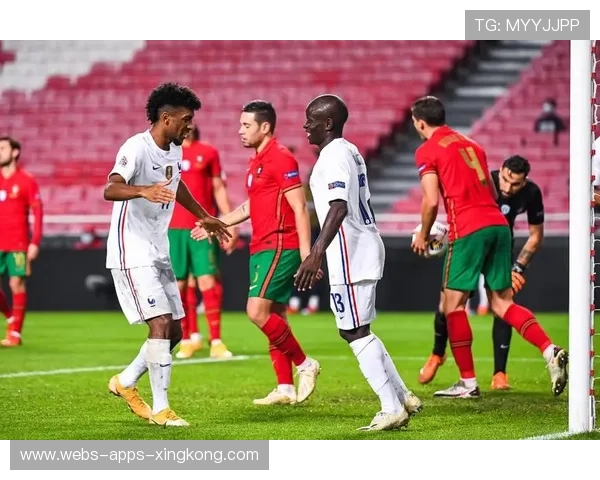 坎特在吉达联合完成底线铲断，阻断对方禁区突破